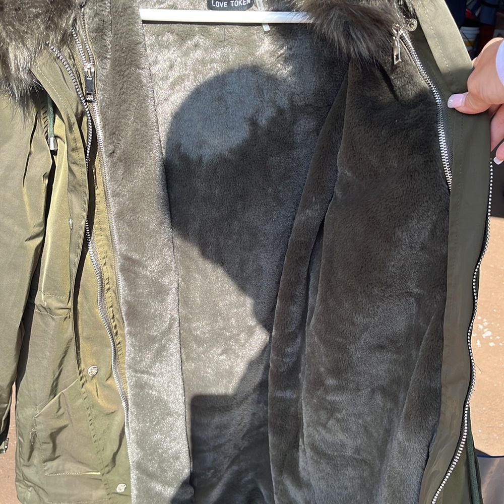 Brand new coat with inside fur lining - Picture 4 of 4